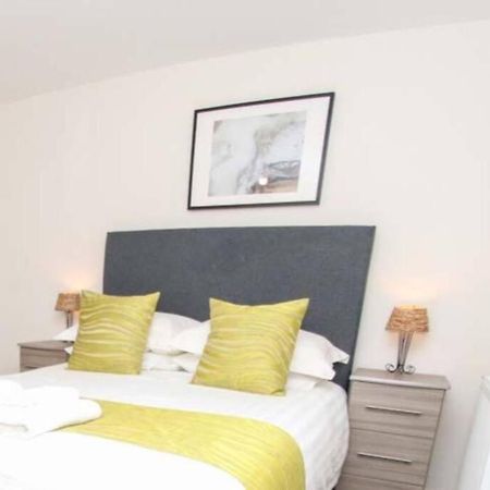 No12-Luxe Living Guest Apartment- 1 Bed-Garden-Private Parking-Wifi-Beach-City Swansea Bagian luar foto