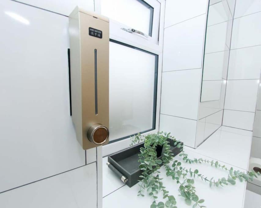 No12-Luxe Living Guest Apartment- 1 Bed-Garden-Private Parking-Wifi-Beach-City Swansea Bagian luar foto