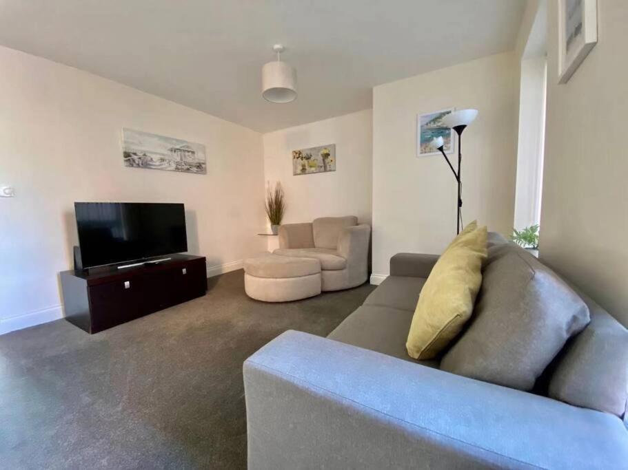 No12-Luxe Living Guest Apartment- 1 Bed-Garden-Private Parking-Wifi-Beach-City Swansea Bagian luar foto
