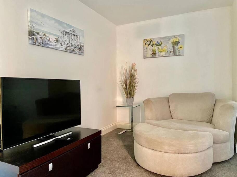 No12-Luxe Living Guest Apartment- 1 Bed-Garden-Private Parking-Wifi-Beach-City Swansea Bagian luar foto
