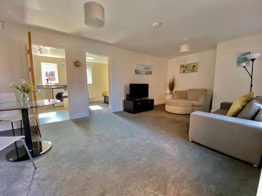 No12-Luxe Living Guest Apartment- 1 Bed-Garden-Private Parking-Wifi-Beach-City Swansea Bagian luar foto